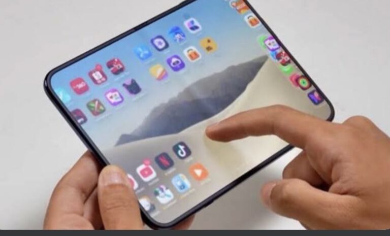 Duniyar Tech reviewers share first impressions of Apple’s iPhone Duo